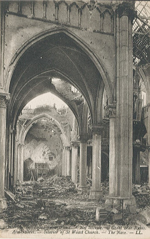 Nef latérale de l'église Saint-Vaast en ruines