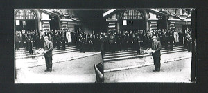 Cérémonie de remise de la Croix de guerre devant l'hôtel de ville