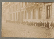 Sortie des écoliers rue Nationale