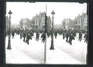 Société de pêche arrivant sur la Grand'Place
