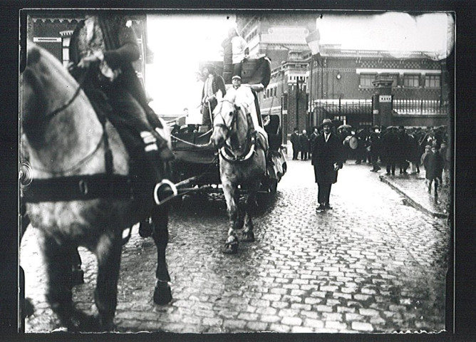 Char de Gambrinus défilant avenue Bayart