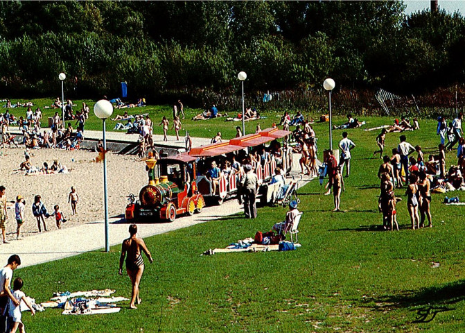 Passage du petit train à la base des Prés du Hem