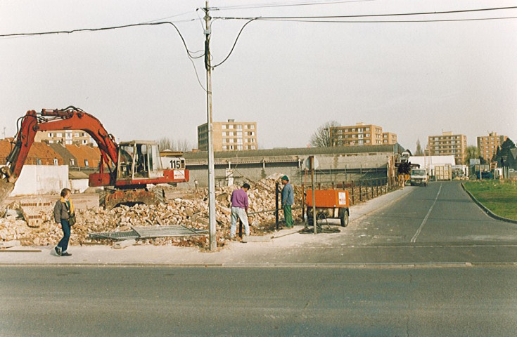 Travaux de démolition du supermarché Champion