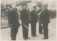 Cérémonie de remise de médailles à des musiciens et sapeur-pompiers sur la Grand'Place