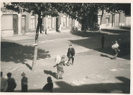 Pillage de l'usine Dickson par des soldats allemands devenue entrepôt allemand, rue du faubourg de Dunkerque