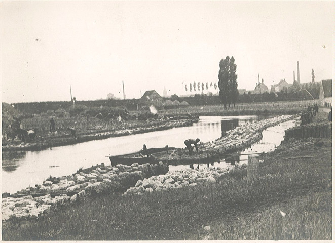 Construction d'une digue sur la Lys