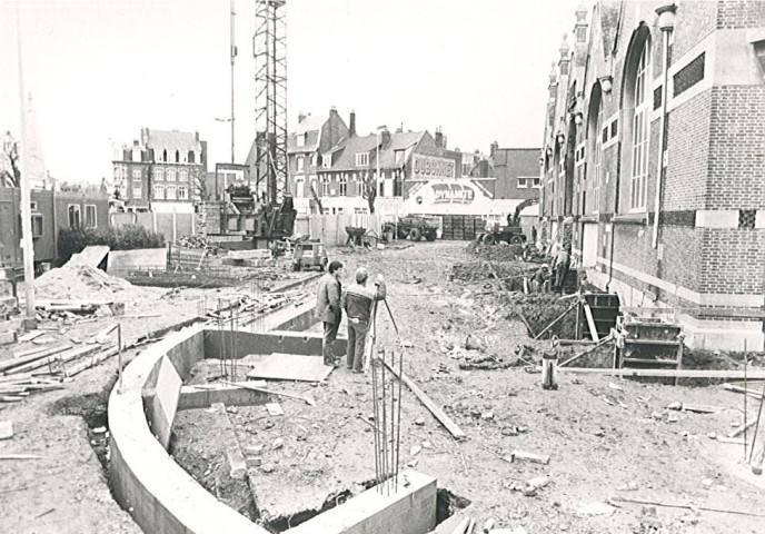 Fondation de l'extension extérieure, travaux de transformation de la salle des fêtes en salle de spectacle Le Vivat