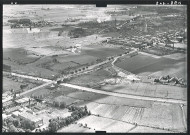 Vue aérienne des Prés du Hem et du canal de la Dérivation [ferme de la motte]