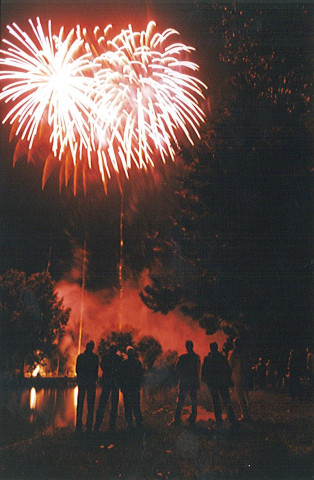 Feu d'artifice au complexe sportif Léo Lagrange lors des fêtes du 14 juillet