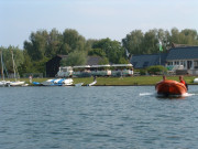 Lac et train touristique à la base des Prés du Hem