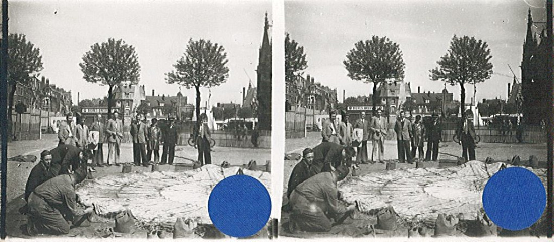 Gonflage d'une montgolfière sur la Grand'Place à l'occasion de la foire-exposition