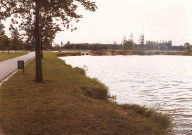 Étang de pêche et sentier de promenade au complexe sportif Léo Lagrange