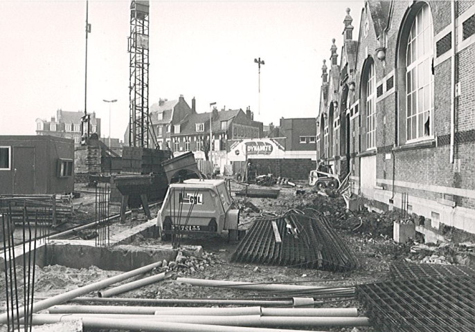 Travaux de transformation de la salle des fêtes en salle de spectacle Le Vivat, chantier extérieur