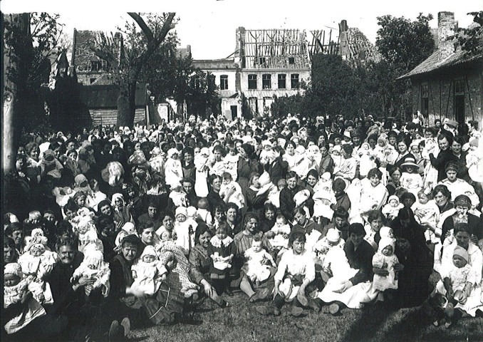 Concours du plus beau bébé à la Goutte de Lait / fondation Mahieu pour la visite officielle du ministre André Breton