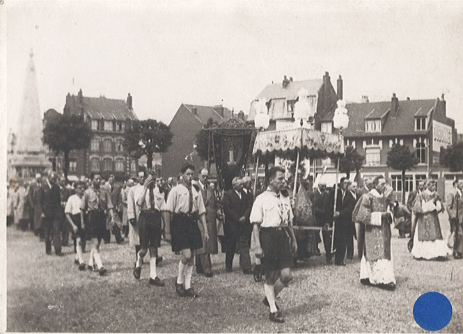 [Procession de la fête dieu] place Saint-Vaast