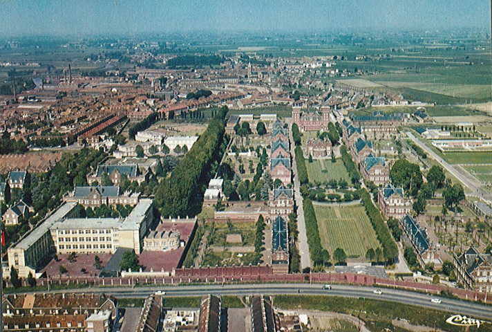 Vue aérienne de l'hôpital psychiatrique en direction d'Houplines