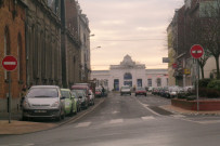 Rue de la gare et façade de la gare