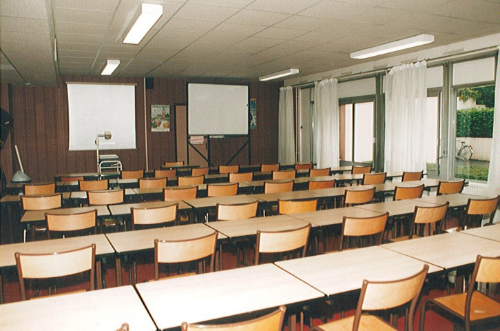 Salle de cours de l'école d'infirmiers aménagée dans l'ancien collège de jeunes filles