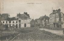 Rue de Lille en ruines depuis la rue des Capucins