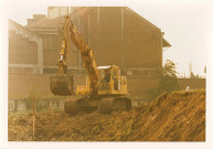 Travaux de pelleteuse pour le comblement de la Lys