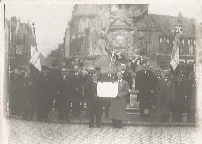 Cérémonie de remise de plaque souvenir au monument aux morts