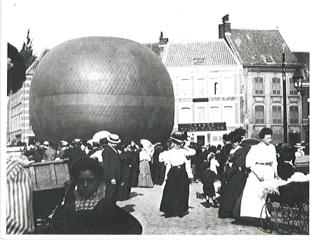 Festivités et course aux ballons (dirigeable / montgolfière)