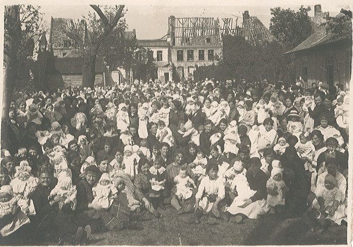 Concours du plus beau bébé à la Goutte de Lait / fondation Mahieu pour la visite officielle du ministre André Breton