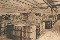 Salle de stockage de l'usine de tissage de toiles Dufour-Lescornez Fils