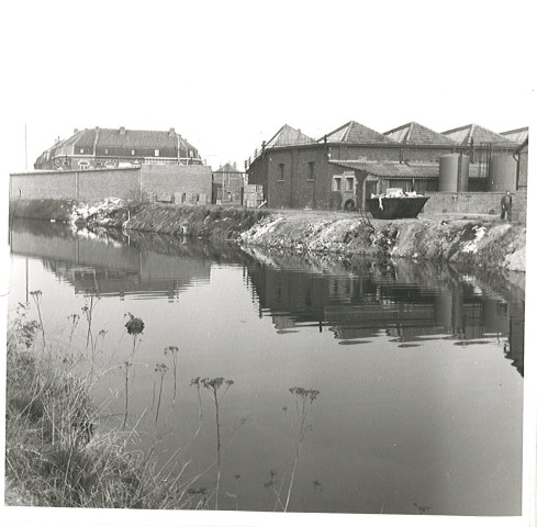 Lys passant derrière les usines route d'Houplines à Armentières et rue Victor Hugo à Houplines