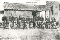 Section vélocipédique d'une brigade de douaniers