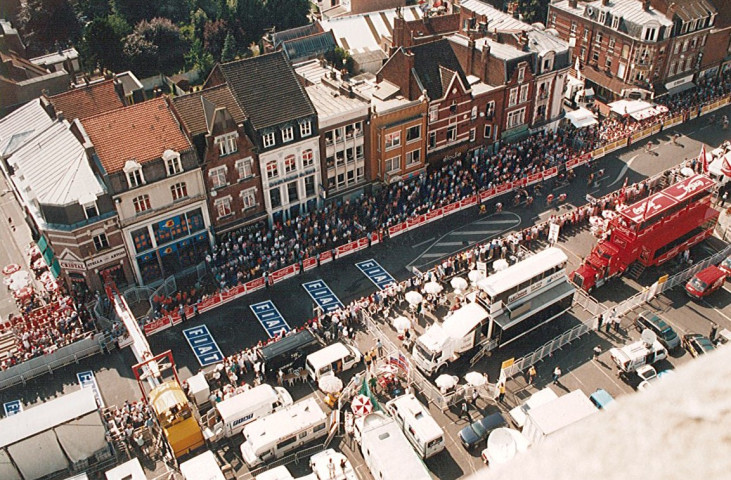 Sprint final et chute du coureur Jalabert, tour de France