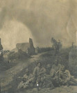 Soldats devant les ruines de la ferme Lefrand