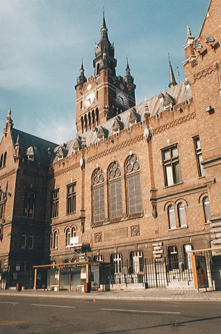 Façade arrière de l'hôtel de ville et du beffroi