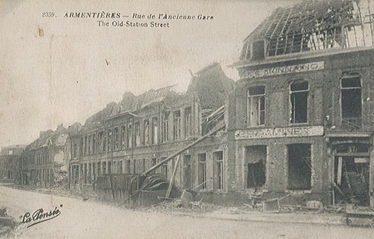 Rue de l'ancienne gare en ruines