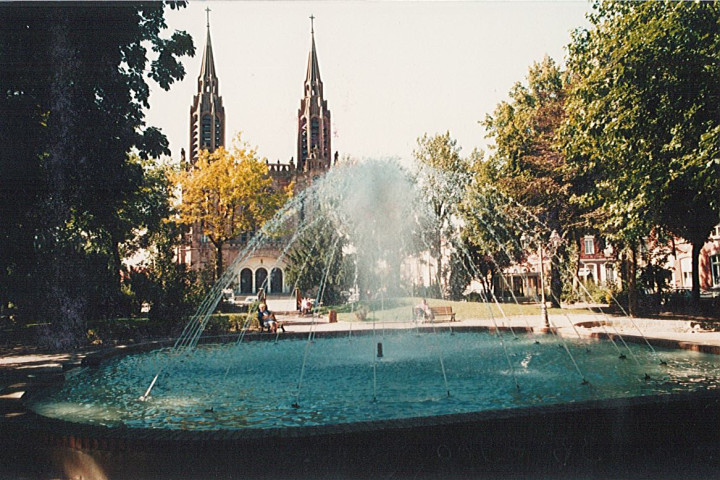 Place de la République et église Notre-Dame du Sacré-Cœur