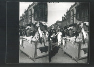 Cortège folklorique rue de Lille, passage du char Le Futuriste