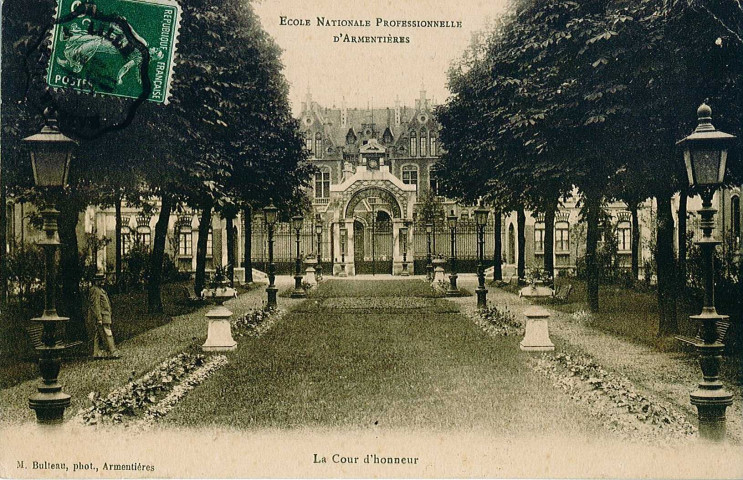 Cour d'honneur de l'école nationale professionnelle