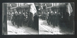 Edmond Debruyne et Charles Conem passant en revue des sociétés d'anciens combattants