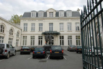 Façade et cour de la maison des Frères Mahieu