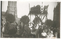 Char de la reine des Nieulles dans le centre-ville