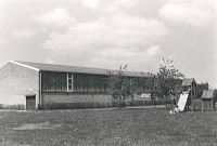 Vue extérieure de la salle omnisports, foyer de jeunes