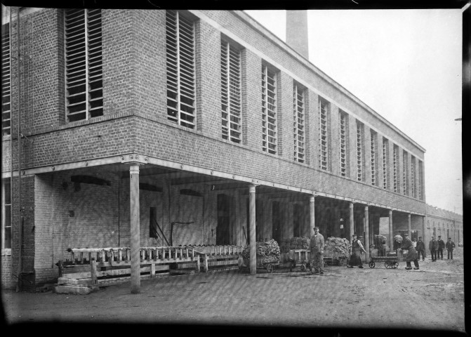 Cour de l'usine Dutilleul (devenue Louis Colombier et Cie)