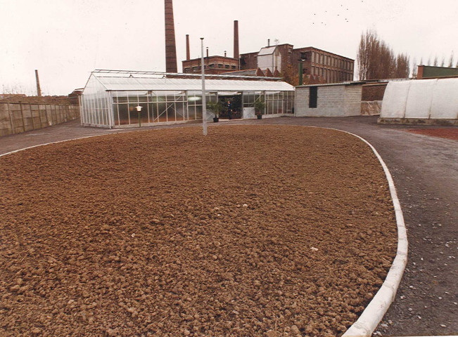 Serres municipales au complexe sportif Léo Lagrange