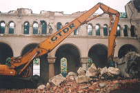 Démolition de l'intérieur de l'église Saint-Roch