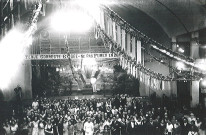 Spectacle du bal des fleurs en salle des fêtes