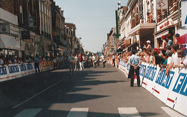 Défilé du 43ème régiment d'infanterie de Lille pendant le tour de France