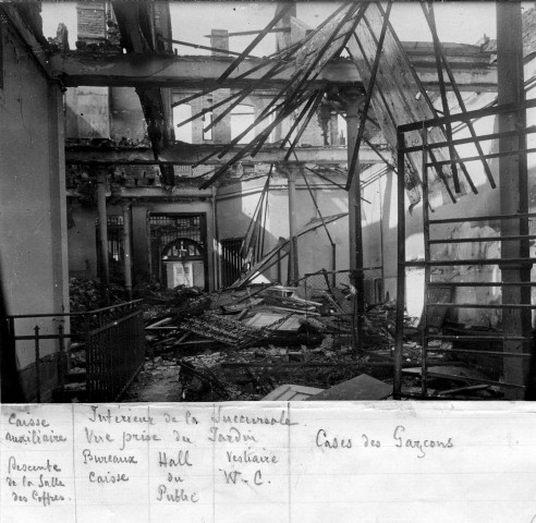 Intérieur de la banque de France en ruines