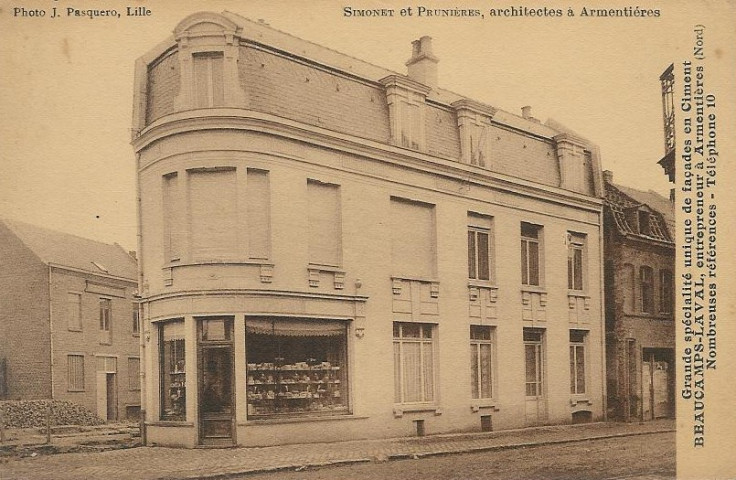 Publicité pour l'entrepreneur Beaucamps-Laval, façade rue Ernest Deceuninck par les architectes Simonet et Prunières