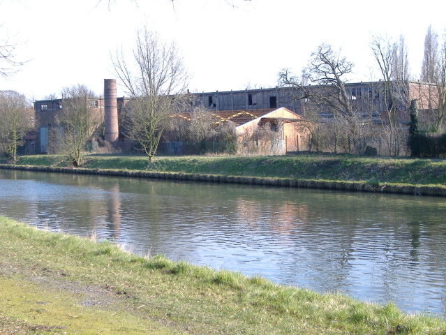 Friche Delobelle vue depuis la rive de la Lys