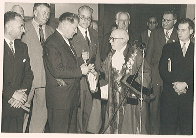 Maires d'Armentières et de Stalybridge dans l'hôtel de ville pour la fête des Nieulles